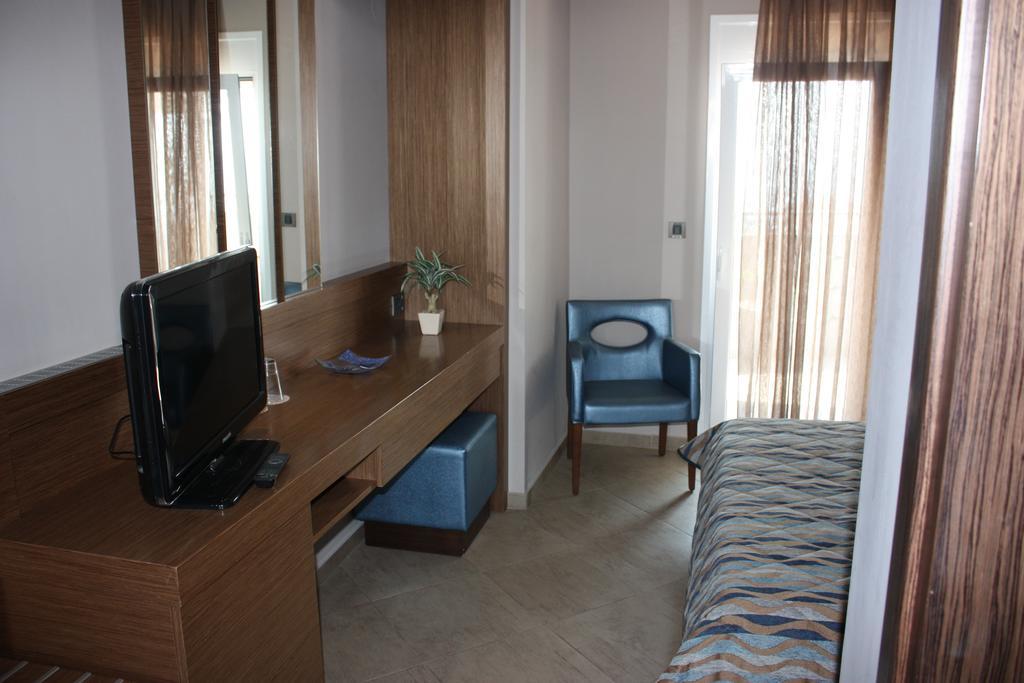 Hotel Cariatis Nea Kallikrateia エクステリア 写真