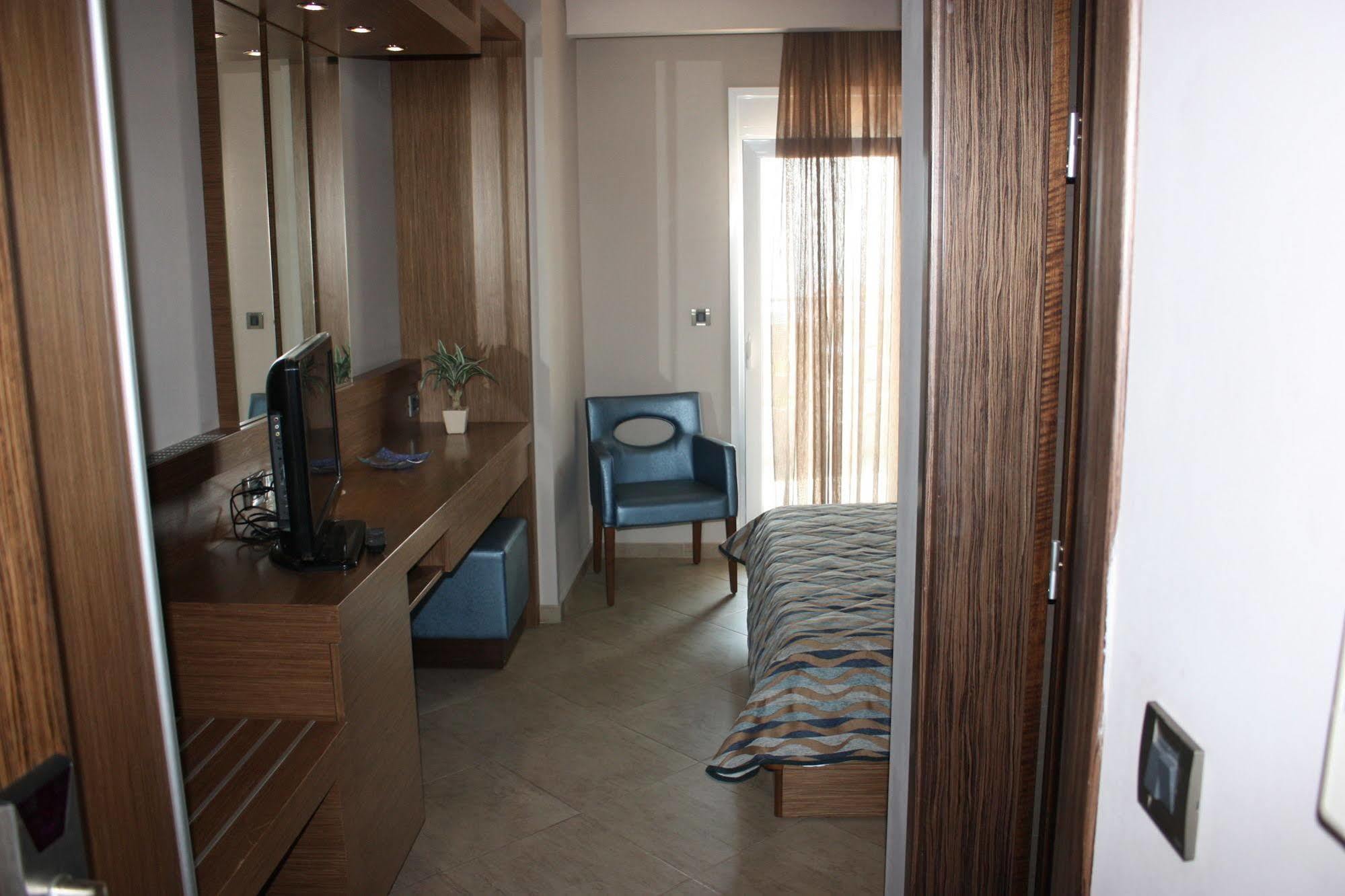 Hotel Cariatis Nea Kallikrateia エクステリア 写真